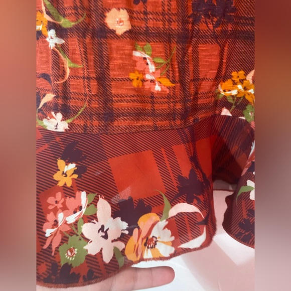read orange, flowery, checkered, top size large - Picture 3 of 3
